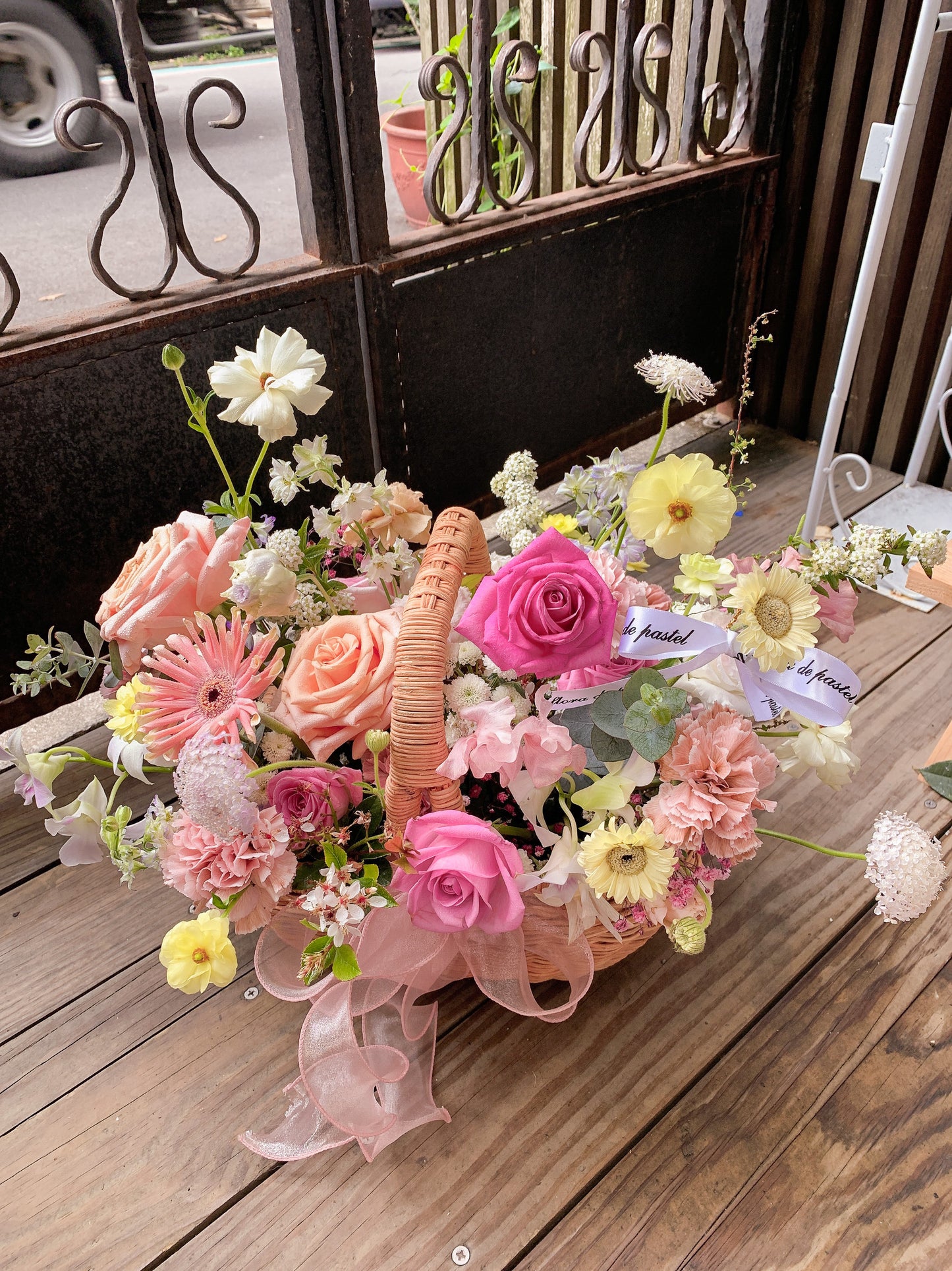 Flower de Pastel flower basket